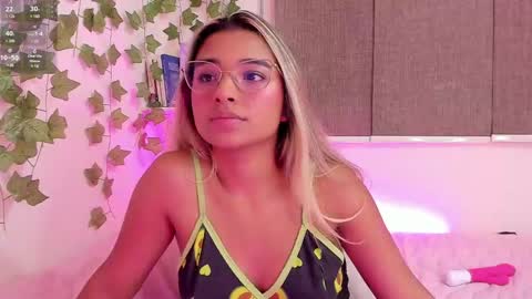 Snapshot of annebull_ chatting on February 8, 11:45 pm Anne online show from February 8, 11:45 pm