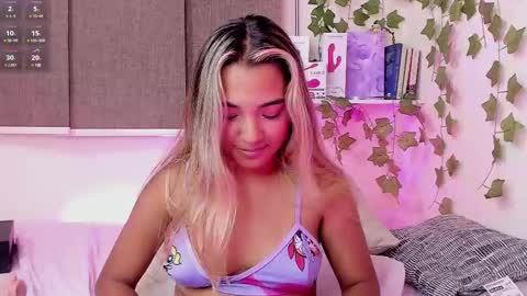 Snapshot of annebull_ chatting on January 26, 3:38 am Anne online show from January 26, 3:38 am