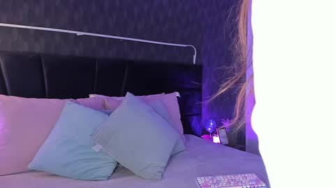 Snapshot of anneth__m chatting on January 14, 7:43 pm Anneth online show from January 14, 7:43 pm