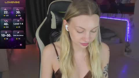 Snapshot of annie69kiss chatting on March 12, 4:41 am Annie online show from March 12, 4:41 am