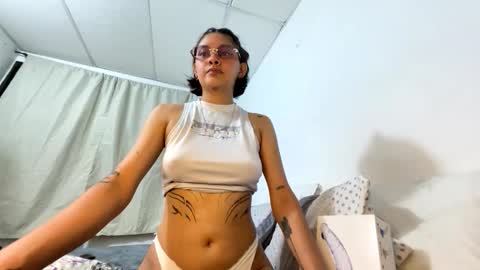 annie_z online show from September 15, 2:35 am