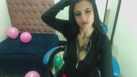 Anniee online show from February 12, 6:40 pm