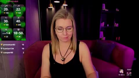 Snapshot of annielight chatting on February 28, 11:58 am Annie online show from February 28, 11:58 am