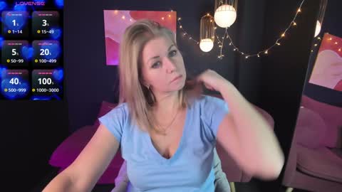 Snapshot of annielight chatting on February 7, 5:52 am Annie online show from February 7, 5:52 am