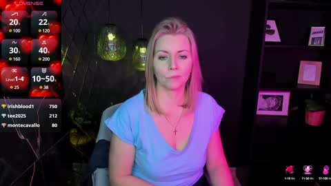 Snapshot of annielight chatting on January 23, 11:48 am Annie online show from January 23, 11:48 am