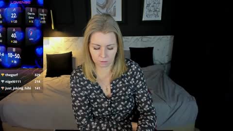 Snapshot of annielight chatting on January 27, 8:51 am Annie online show from January 27, 8:51 am
