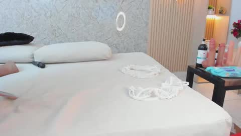 Snapshot of antonella_west chatting on September 10, 10:44 pm Anto online show from September 10, 10:44 pm