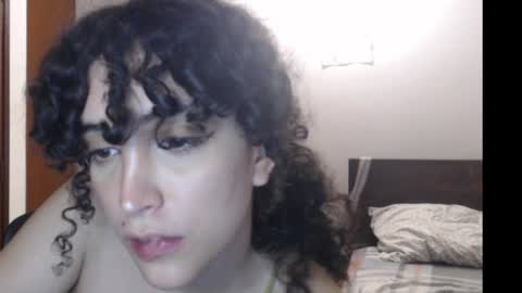Snapshot of apolosbitch chatting on December 3, 3:04 am Nix online show from December 3, 3:04 am