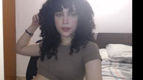 Snapshot of apolosbitch chatting on December 3, 10:34 pm Nix online show from December 3, 10:34 pm