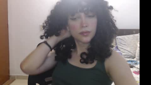 Snapshot of apolosbitch chatting on December 6, 10:57 pm Nix online show from December 6, 10:57 pm