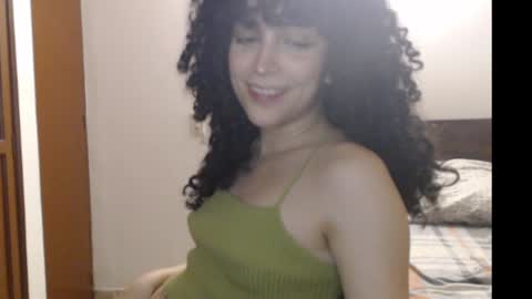 Snapshot of apolosbitch chatting on December 2, 11:46 pm Nix online show from December 2, 11:46 pm