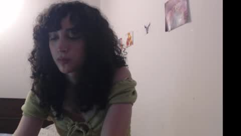 Snapshot of apolosbitch chatting on December 1, 11:40 pm Nix online show from December 1, 11:40 pm