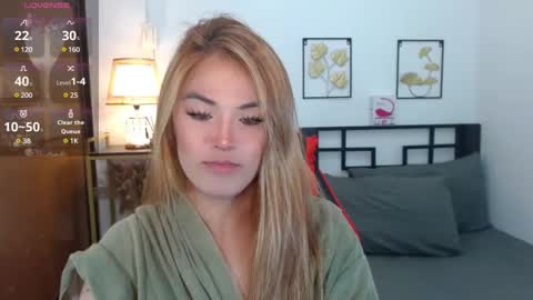 Snapshot of arcicola2727 chatting on January 4, 11:11 am Arci online show from January 4, 11:11 am