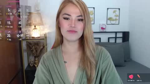 Snapshot of arcicola2727 chatting on December 7, 11:23 am Arci online show from December 7, 11:23 am