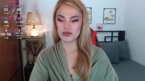 Snapshot of arcicola2727 chatting on December 8, 10:52 am Arci online show from December 8, 10:52 am