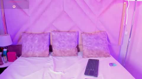 Snapshot of aria_joness_ chatting on September 18, 1:15 pm Aria Jones online show from September 18, 1:15 pm