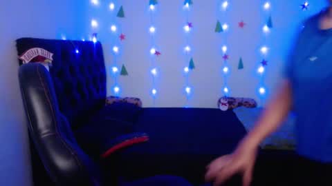 ...Ariana... online show from December 6, 5:17 pm