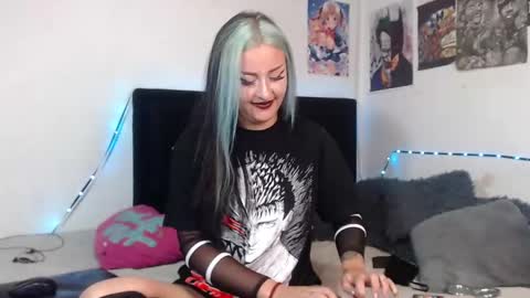 Snapshot of arianauwu666 chatting on January 27, 10:27 pm help me 100 hands up my OF is Free online show from January 27, 10:27 pm