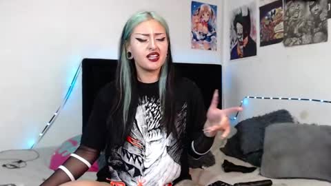 Snapshot of arianauwu666 chatting on January 28, 1:29 am help me 100 hands up my OF is Free online show from January 28, 1:29 am
