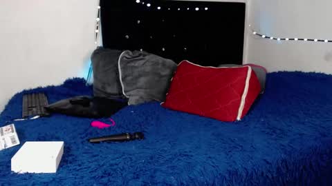 Snapshot of arianauwu666 chatting on February 22, 6:06 am help me 100 hands up my OF is Free online show from February 22, 6:06 am