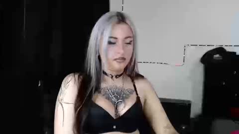 Snapshot of arianauwu666 chatting on September 9, 10:10 pm help me 100 hands up my OF is Free online show from September 9, 10:10 pm