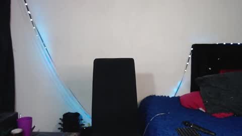 Snapshot of arianauwu666 chatting on February 28, 2:09 am help me 100 hands up my OF is Free online show from February 28, 2:09 am