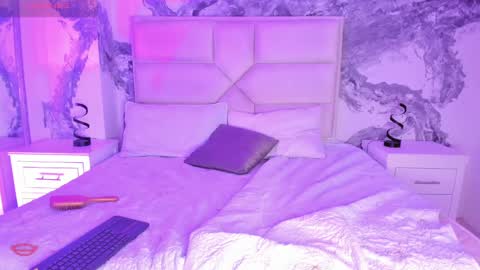AriannaROux online show from February 7, 8:01 am