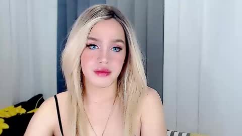 ARIANNE CUMS  online show from March 7, 12:23 pm