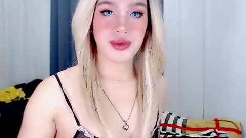 ARIANNE CUMS  online show from March 2, 11:29 am
