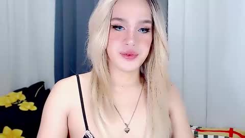 ARIANNE CUMS  online show from March 1, 8:23 am