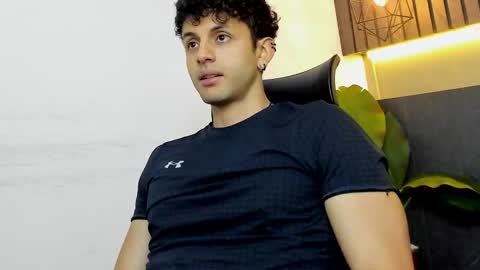 Snapshot of ariasaadeh chatting on September 12, 12:18 pm ariasaadeh online show from September 12, 12:18 pm