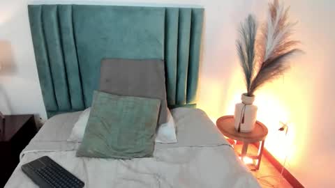 Snapshot of ariaskyy_ chatting on March 4, 9:32 pm AriaSkyy online show from March 4, 9:32 pm