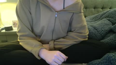 Snapshot of ariawoods chatting on December 16, 11:28 pm Aria Woods online show from December 16, 11:28 pm