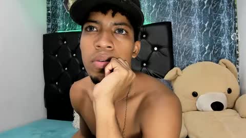 Snapshot of ariel_andres_bigcock chatting on September 20, 12:35 am ariel_andres_bigcock online show from September 20, 12:35 am