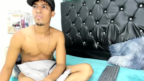 Snapshot of ariel_andres_bigcock chatting on September 21, 12:58 am ariel_andres_bigcock online show from September 21, 12:58 am