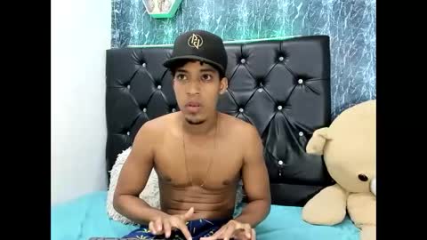 Snapshot of ariel_andres_bigcock chatting on September 18, 11:09 pm ariel_andres_bigcock online show from September 18, 11:09 pm
