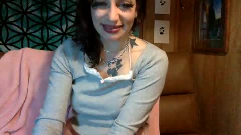 Snapshot of arielwyld chatting on March 5, 2:36 am ariel colin when hes here online show from March 5, 2:36 am