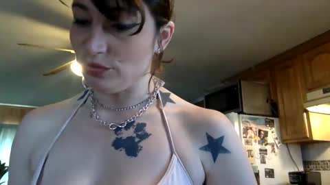 Snapshot of arielwyld chatting on March 9, 4:11 pm ariel colin when hes here online show from March 9, 4:11 pm