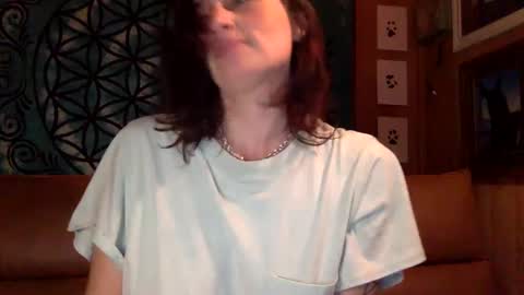 Snapshot of arielwyld chatting on January 17, 11:29 pm ariel colin when hes here online show from January 17, 11:29 pm