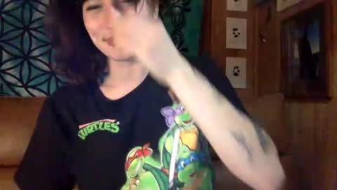 Snapshot of arielwyld chatting on February 8, 3:30 am ariel colin when hes here online show from February 8, 3:30 am