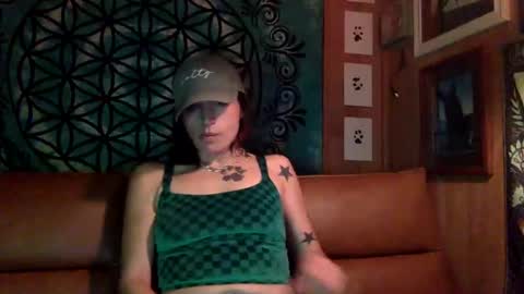Snapshot of arielwyld chatting on January 14, 3:32 am ariel colin when hes here online show from January 14, 3:32 am