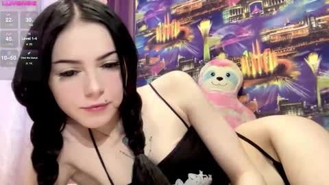 Snapshot of arina_rose chatting on December 18, 6:32 am Arinka online show from December 18, 6:32 am
