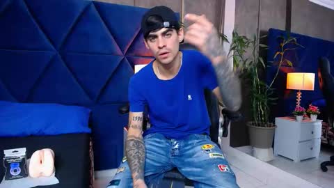 aronmuller_ online show from September 11, 5:09 am