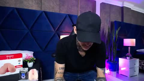 aronmuller_ online show from September 16, 5:21 am