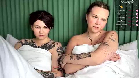 Snapshot of arya_stark7 chatting on September 10, 9:21 am Arya brunett and Cassie blond online show from September 10, 9:21 am