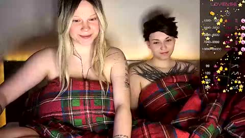Snapshot of arya_stark7 chatting on January 5, 5:20 am Arya brunett and Cassie blond online show from January 5, 5:20 am