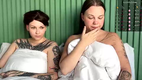 Snapshot of arya_stark7 chatting on September 12, 9:55 am Arya brunett and Cassie blond online show from September 12, 9:55 am