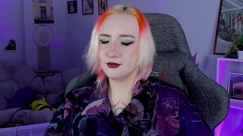 Snapshot of asheluck chatting on February 8, 8:21 pm AshleyAshe online show from February 8, 8:21 pm