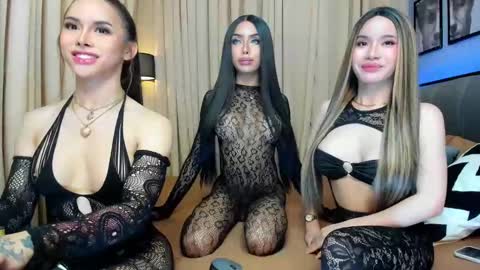 Snapshot of asianhugecockcindy chatting on December 18, 1:05 am asianhugecockcindy online show from December 18, 1:05 am