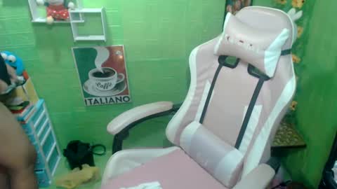 Snapshot of asiankitty23xx chatting on February 28, 12:10 am asiankitty23xx online show from February 28, 12:10 am